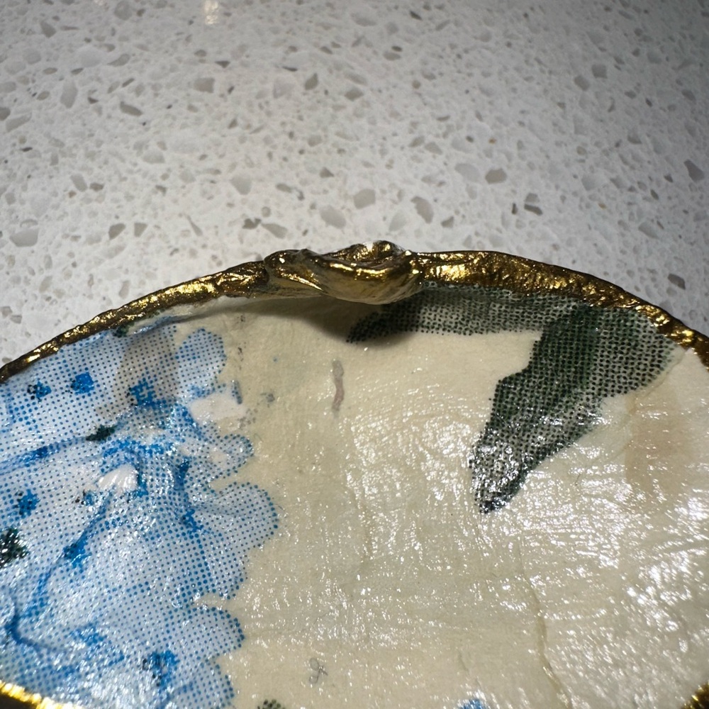 Small Hydrangea decoupage shell dish - Picture 3 of 5